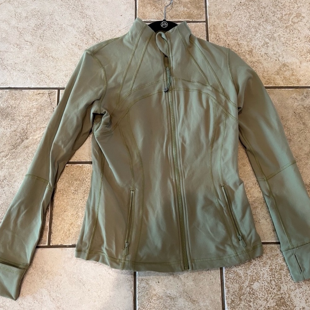 Lululemon define jacket size 10